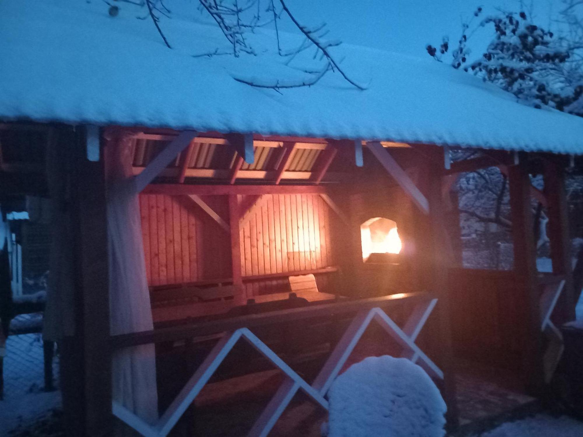 між тростяном та рікою Holiday home *