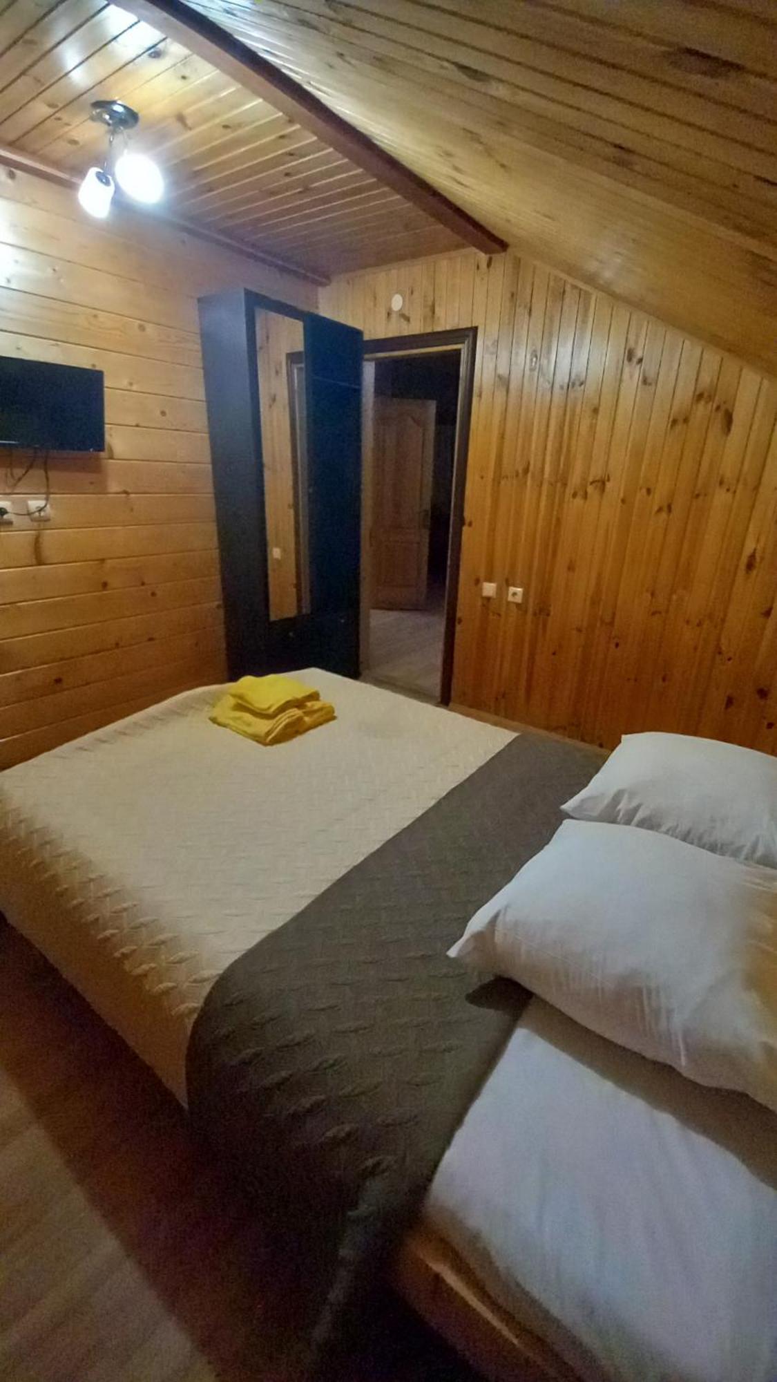 між тростяном та рікою Holiday home *